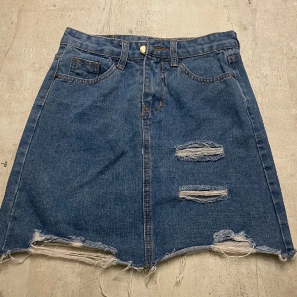 Jin Ai Li Ladies Distressed Denim Mini Skirt; Blue; Size XS/S‎